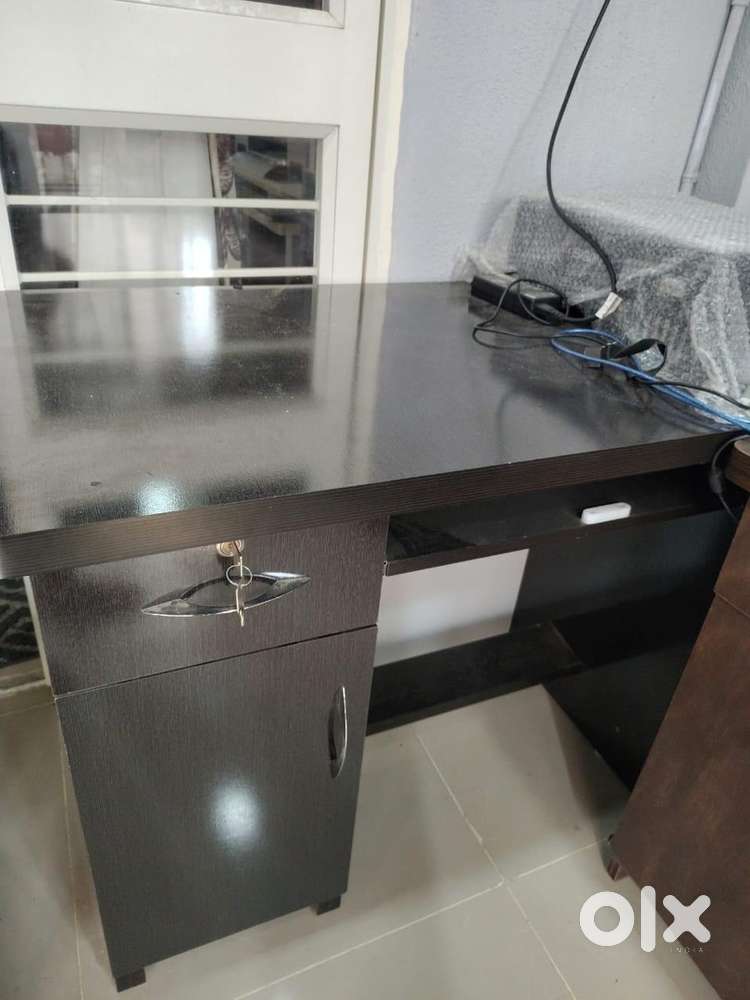 Study table computer office table