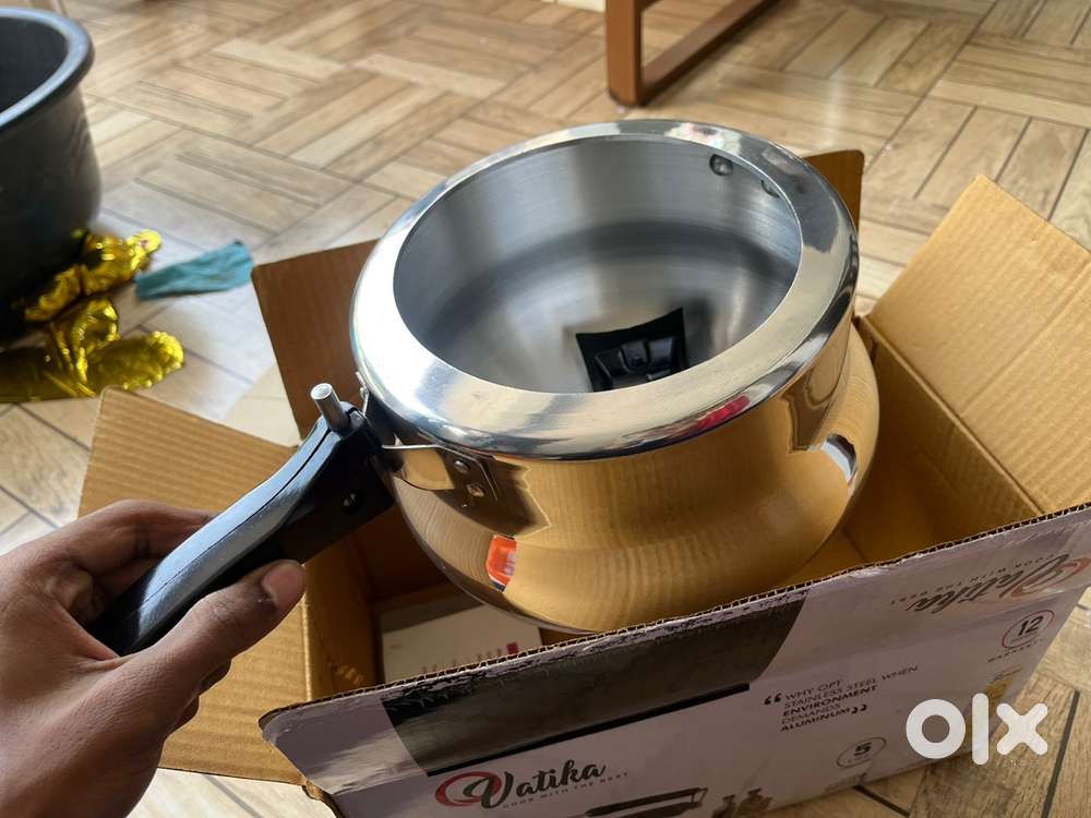 New fresh 2L Cooker