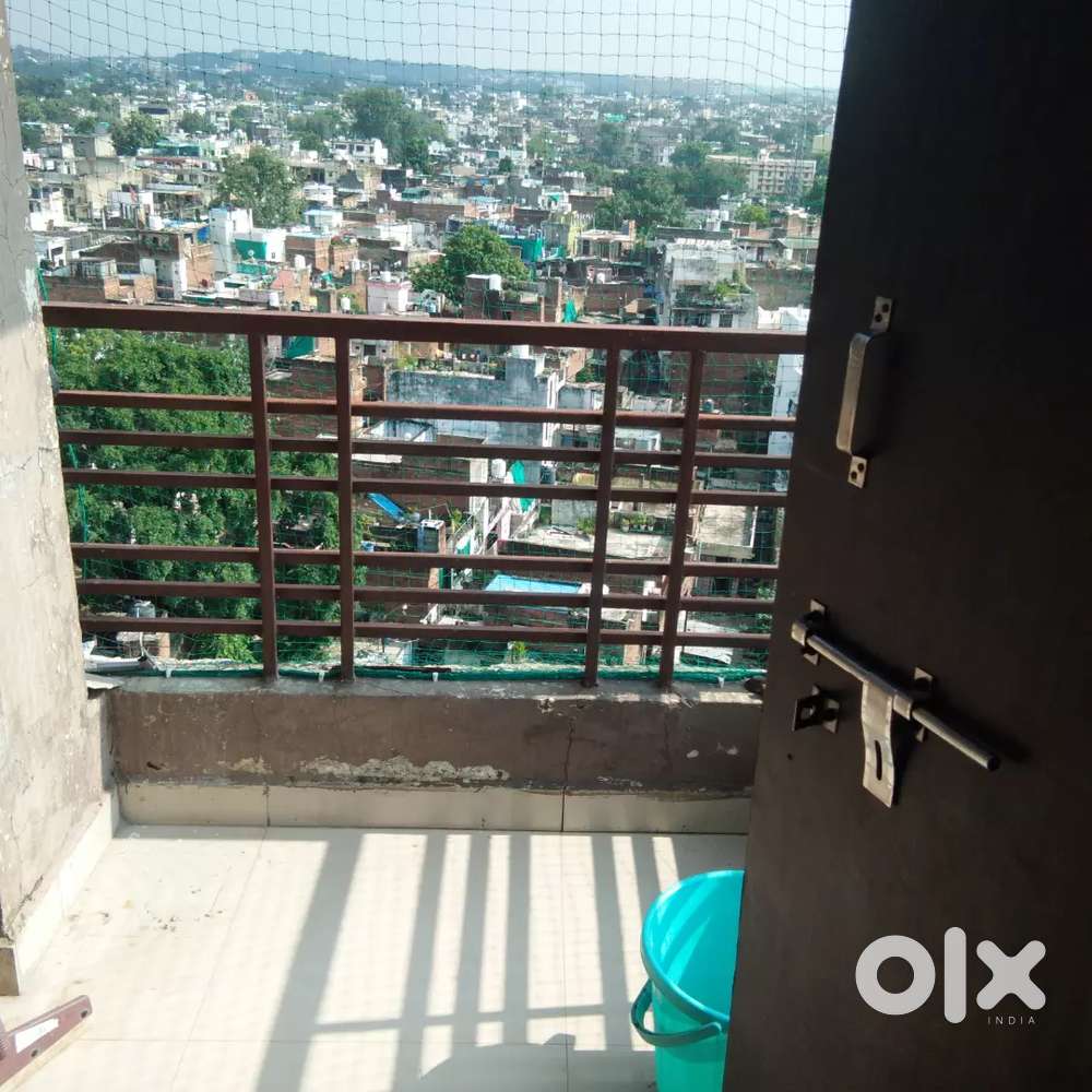 Need female flatmate urgenty (only girl)