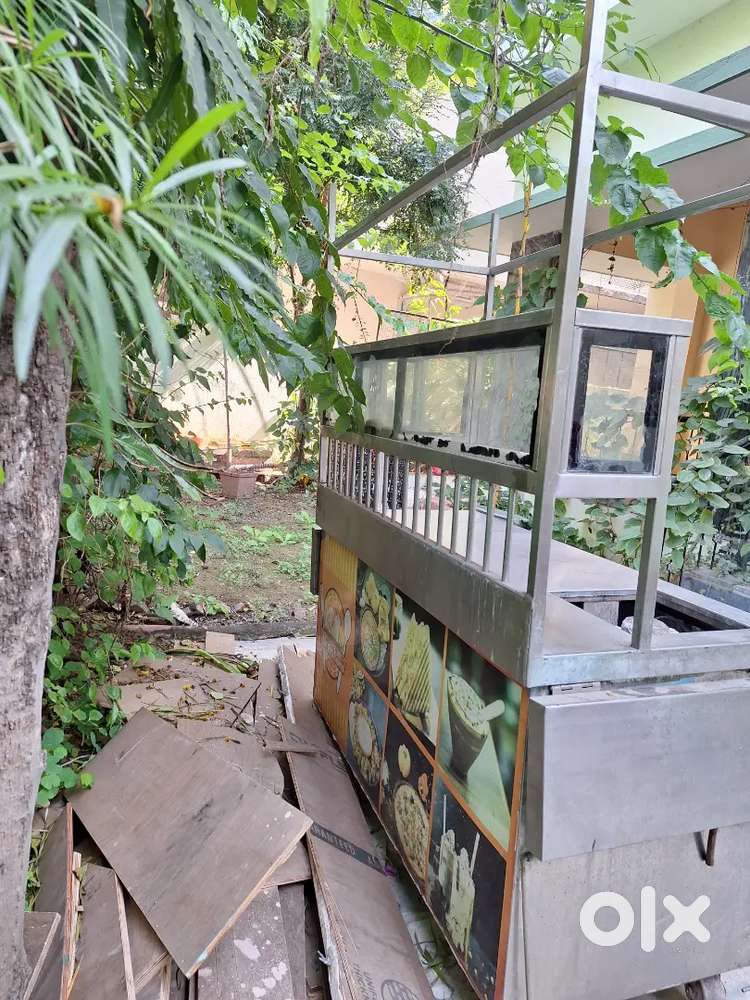 Chaat counter table