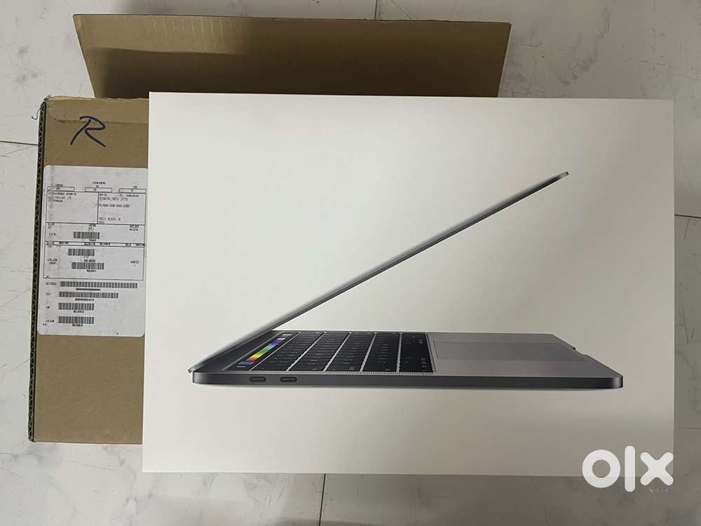 2 pc Macbook pro 13.3 with retina display & touchbar i5,8gb ram,512SSD