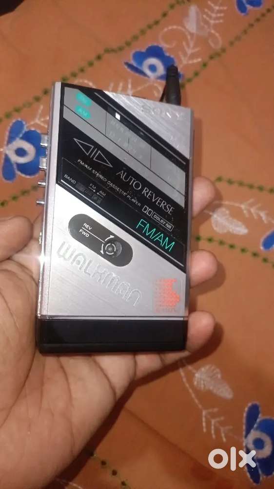 Sony WM-F100 SLIM WALKMAN EXCELLENT WORKING CONDITION