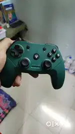 WGP12 REVOLVER 2 WIRELESS GAMING CONTROLLER
Green and black