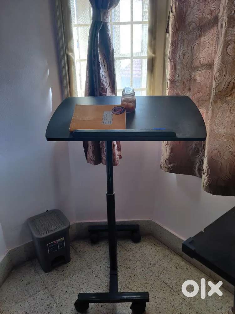 Table top for reading and laptop use