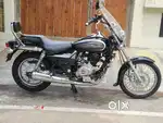 Bajaj avenger 220 street