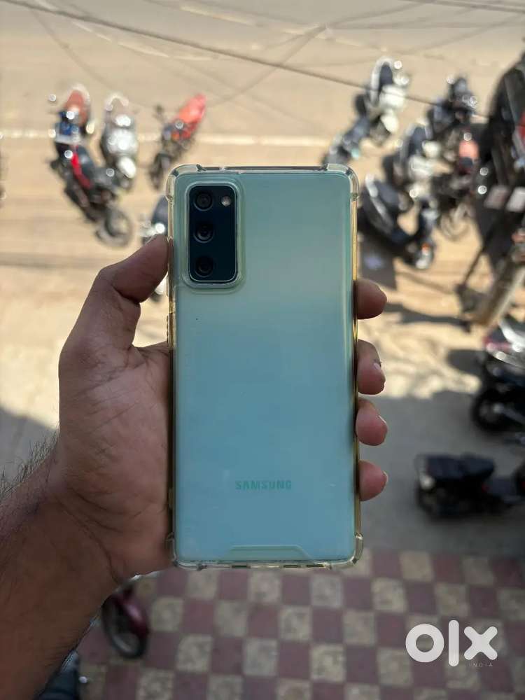 Samsung S20FE (8/128)
