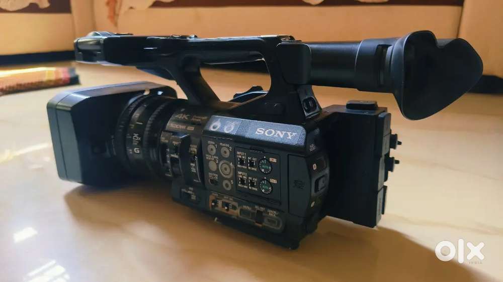 Sony PXW-Z190 4K 3-CMOS 1/3″ Sensor XDCAM Camcorder