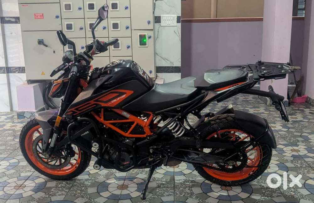 KTM DUKE 250 orange & Black Beauty