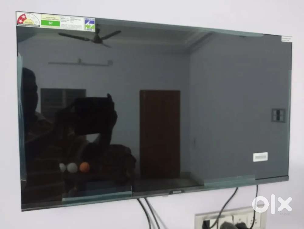 One month old Philips 32 inch smart tv.