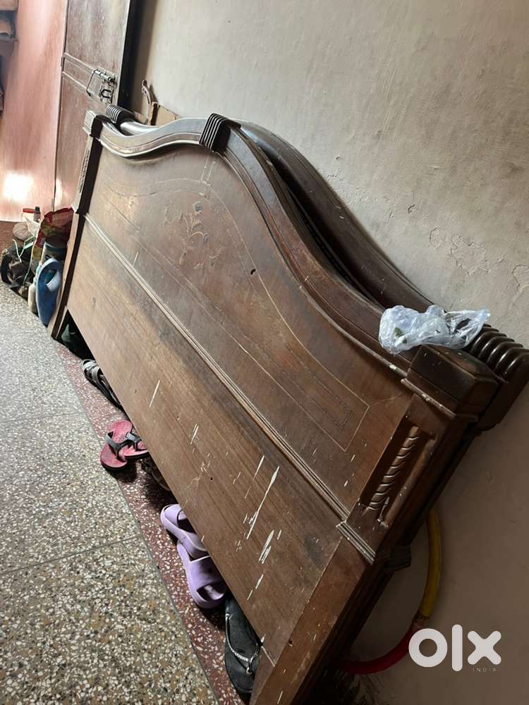 Bed headboard
