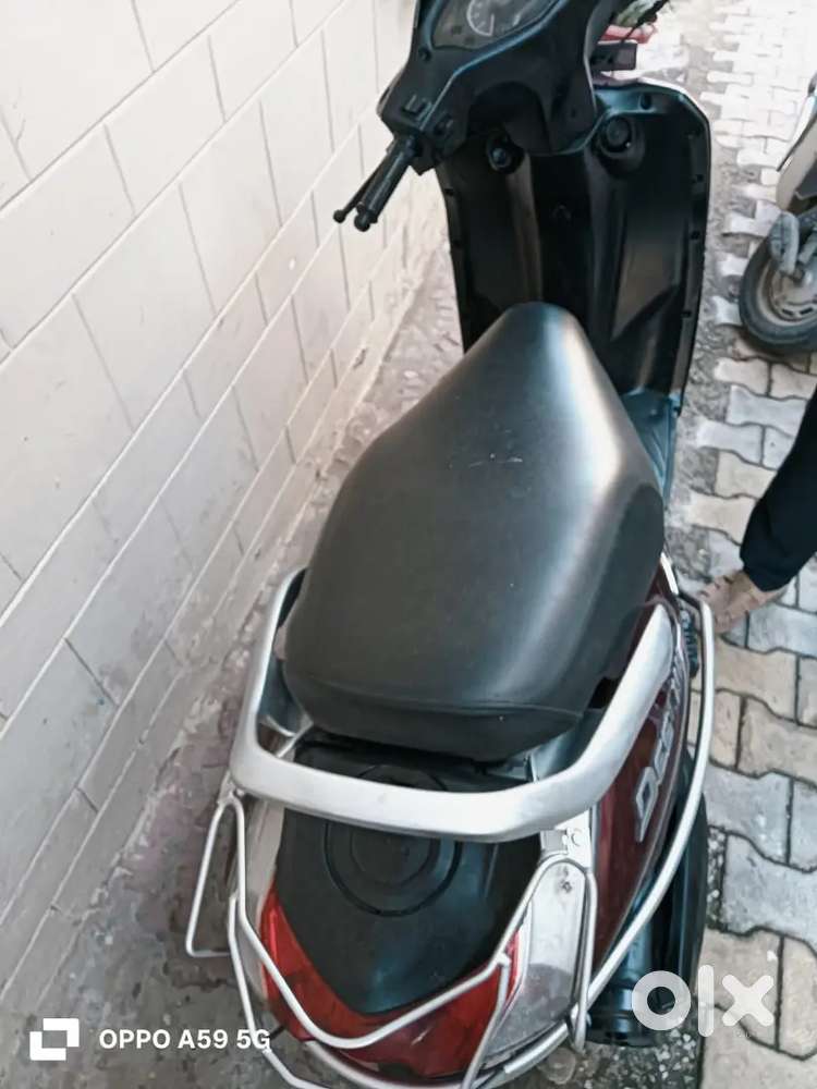 Destiny scooty mroon