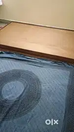 Broad wooden setty