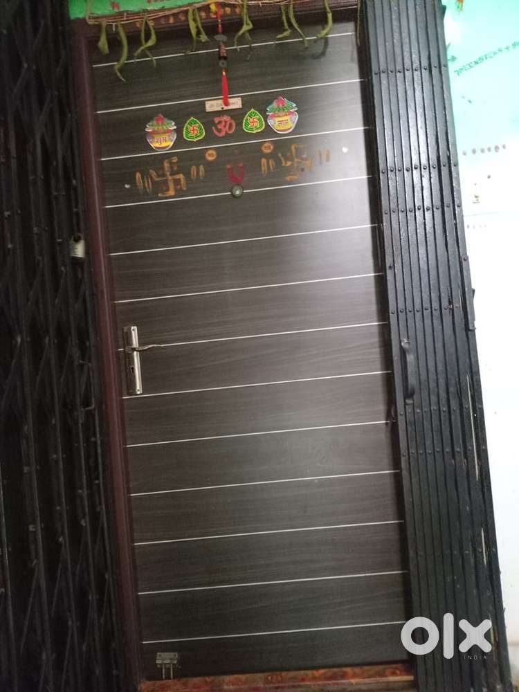 Hospitals under 1km Metro cash and carry 500 mtr EM Bypass 1km