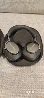 Bowers & Wilkins PX8