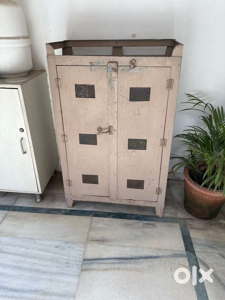 Cupboard for clothes