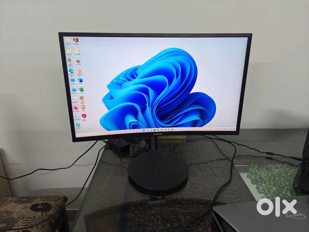 Samsung 120hz Full HD HDR curved monitor for sale