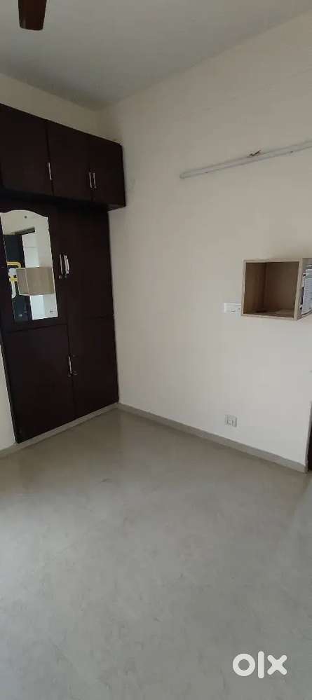 One bhk house for rent with car parking