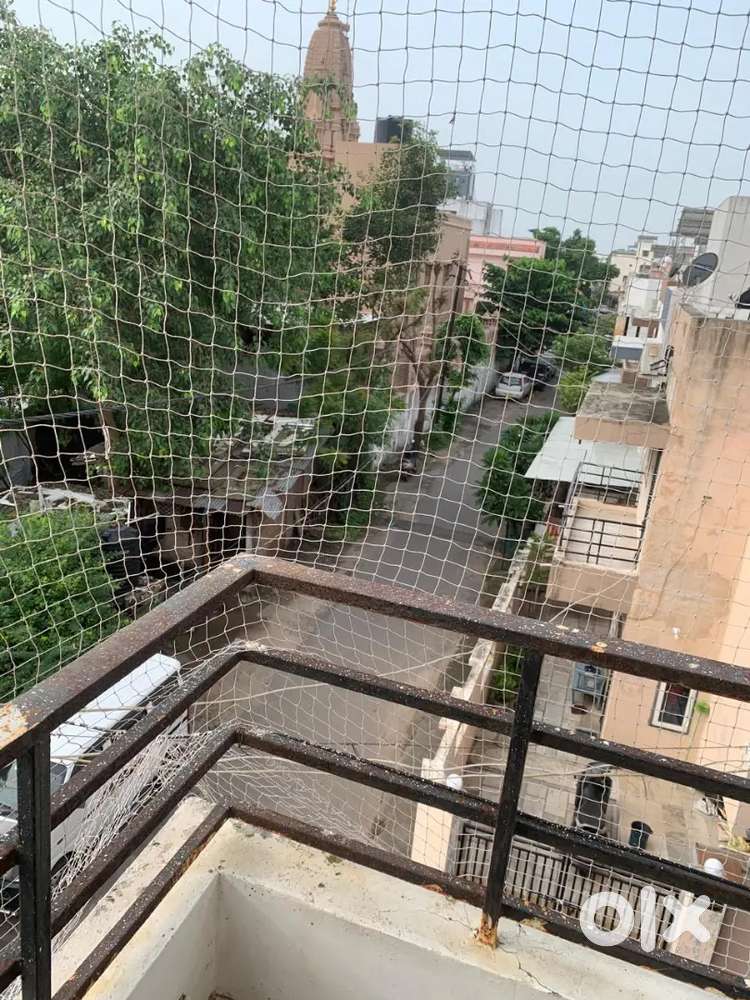 looking for 1 girl roomate in 2bhk...for sharing bases.