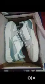 Red Tape Sneaker