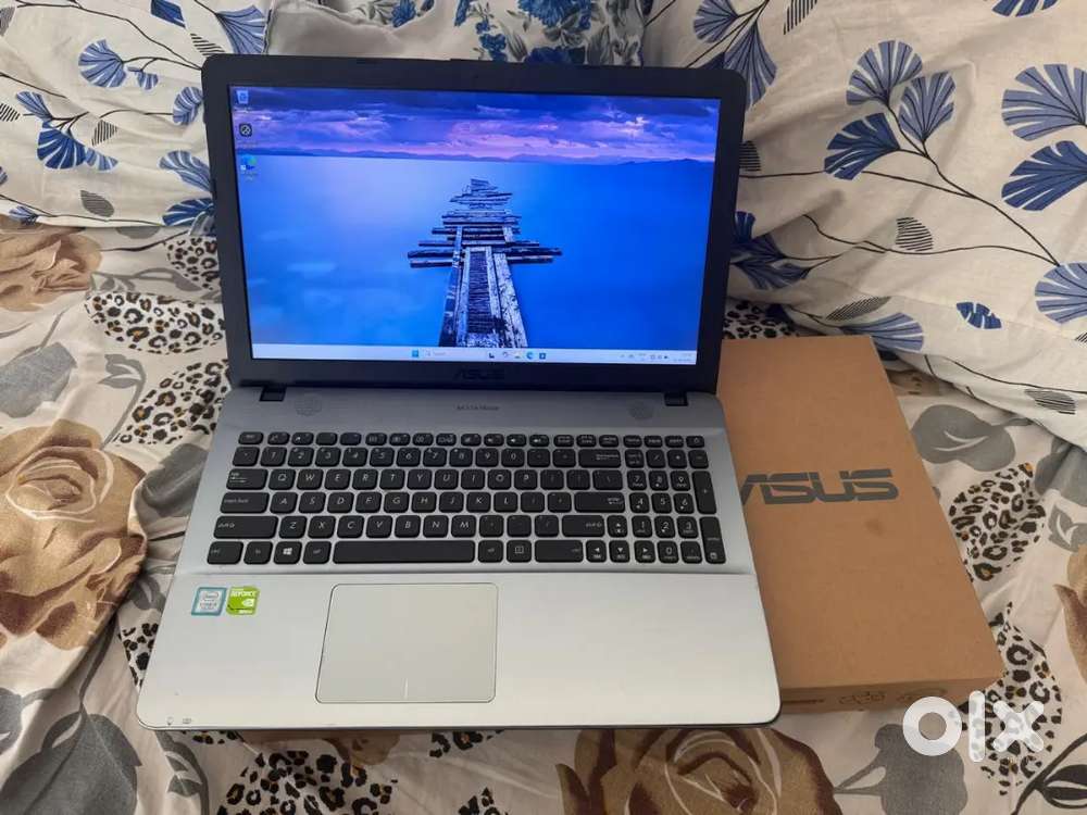 Asus Core i3 2.6ghz 12gbram 256gbSSD N VIDIA + Intel HD graphics