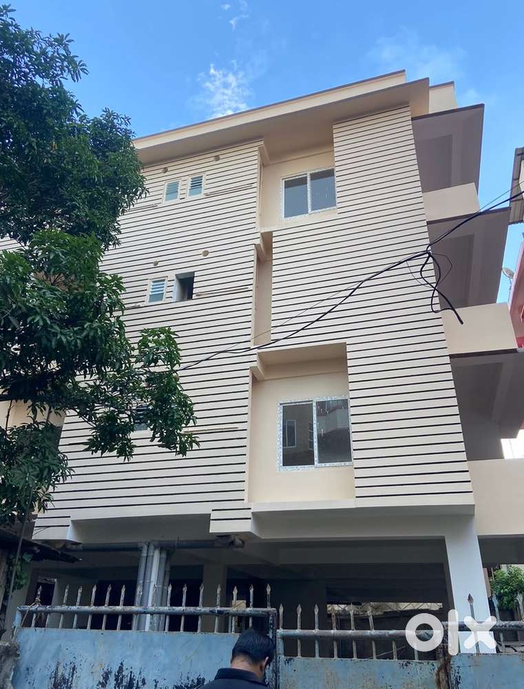 Brand new 3 bhk flat office rent gowdon rent family