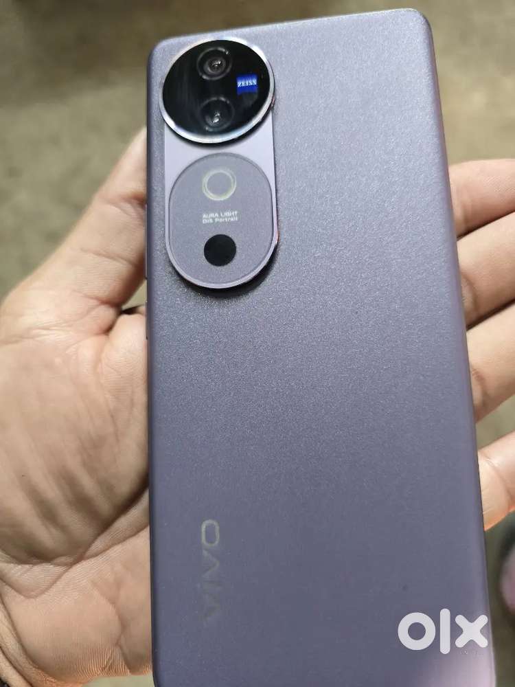 Vivo v 40 neat & cleen phone 128/8 gb ram