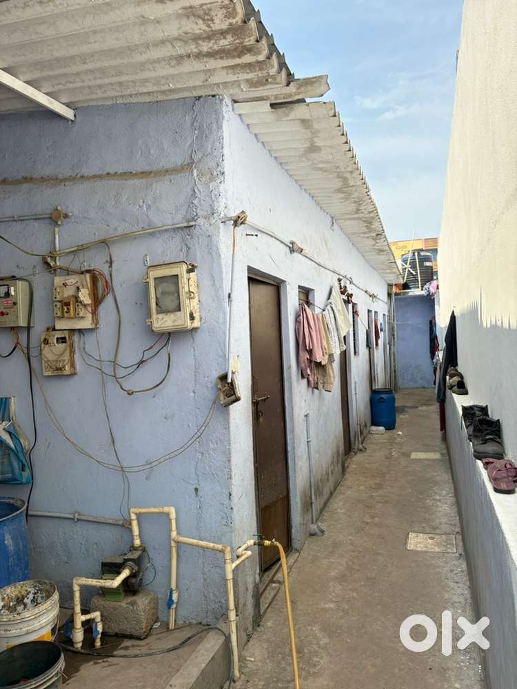 100 SQ Yard plot with 4 rooms for sale in Quthbullapur