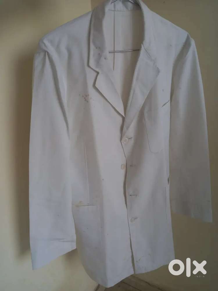 THREE LABORATORY COATS IN 600