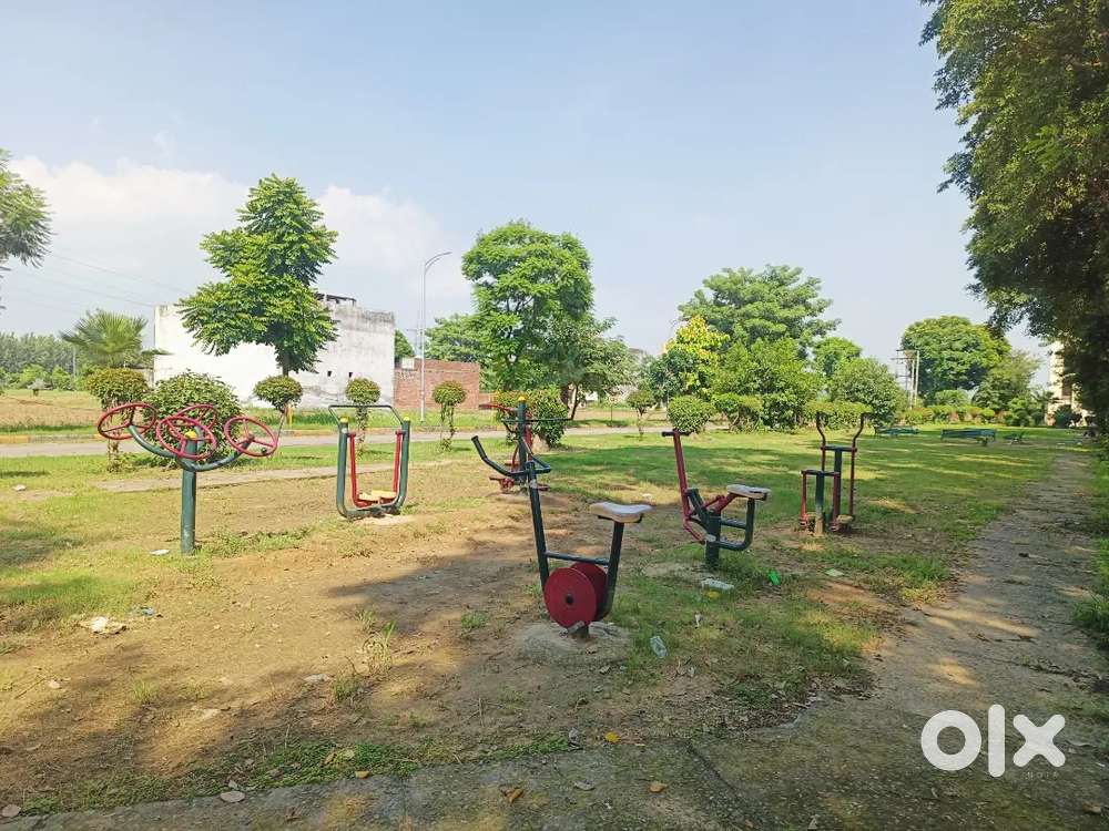 100 gaj plot only in 18 lacs