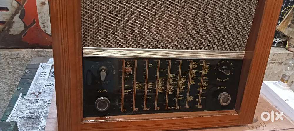 VINTAGE MURPHY TA196 VALVE RADIO IN WORKING CONDITION