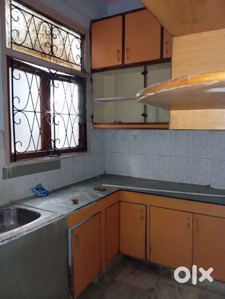 2 Bhk flat available kidwai nagar near Micky house