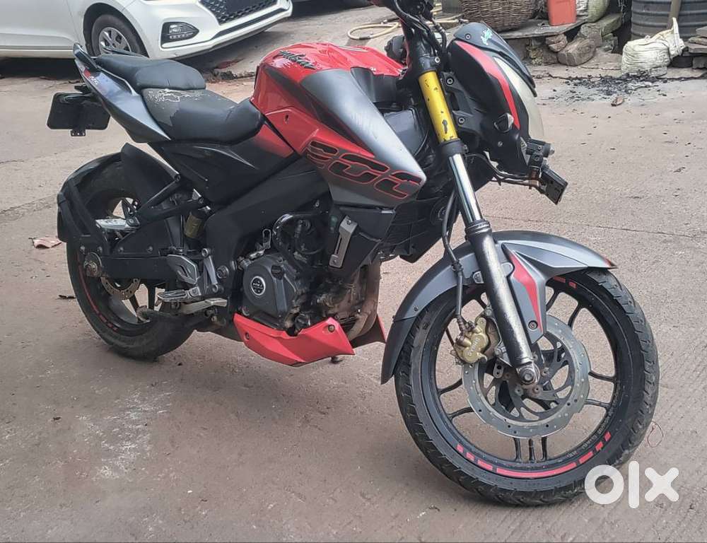 Bajaj pulsar ns200.model2018.age 7 years old. Good condition singal us