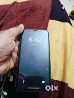 iPhone 11 64 GB. Battery 74%