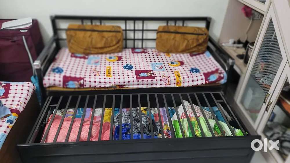 Sofa come bed in excellent condition available for sale