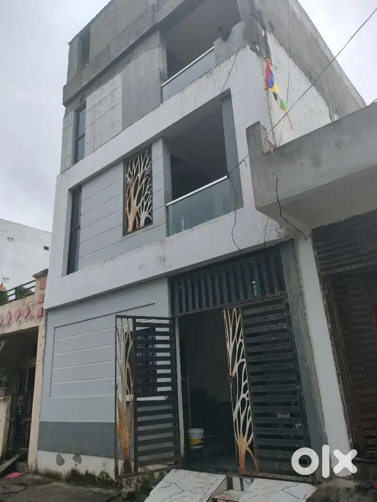 2BHK Ground Floor And 2Nd 3rd Floor Total  8 Room Lathbath Attached