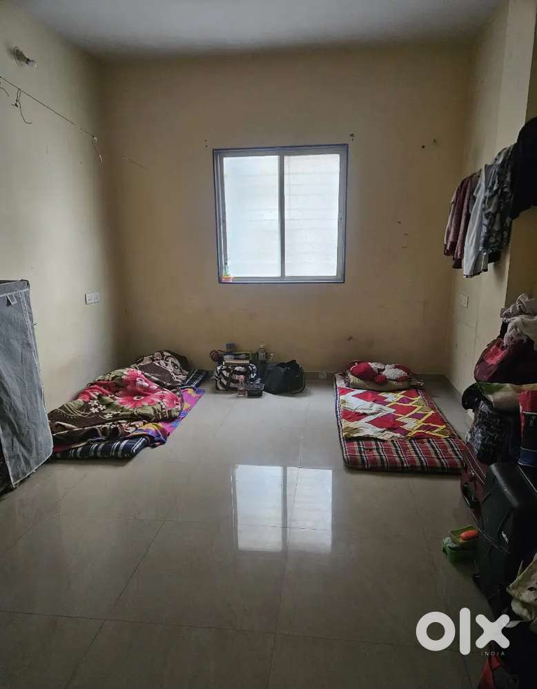 2 girl roommate required