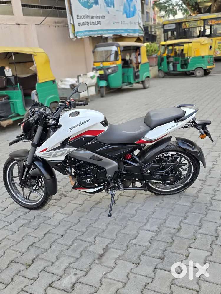 Bajaj pulsar NS 200 2024