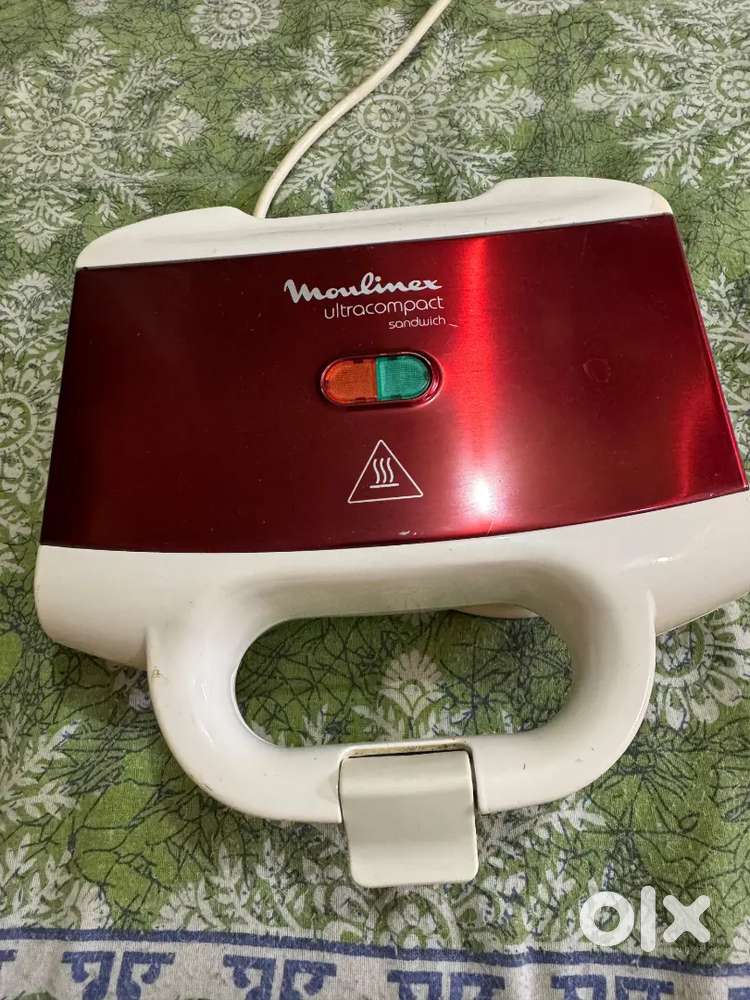 BREAD TOASTER