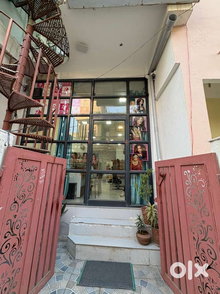 Vaishali, Furnished 400 on road Shop for Salon, Office use etc