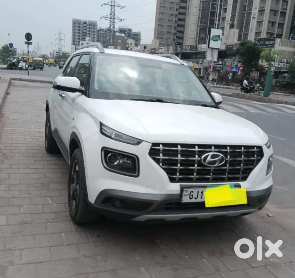 Hyundai Venue Automatic 2019 665000