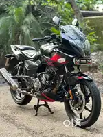 BAJAJ PULSAR 220CC