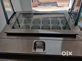 Salad bar counter with underfridge