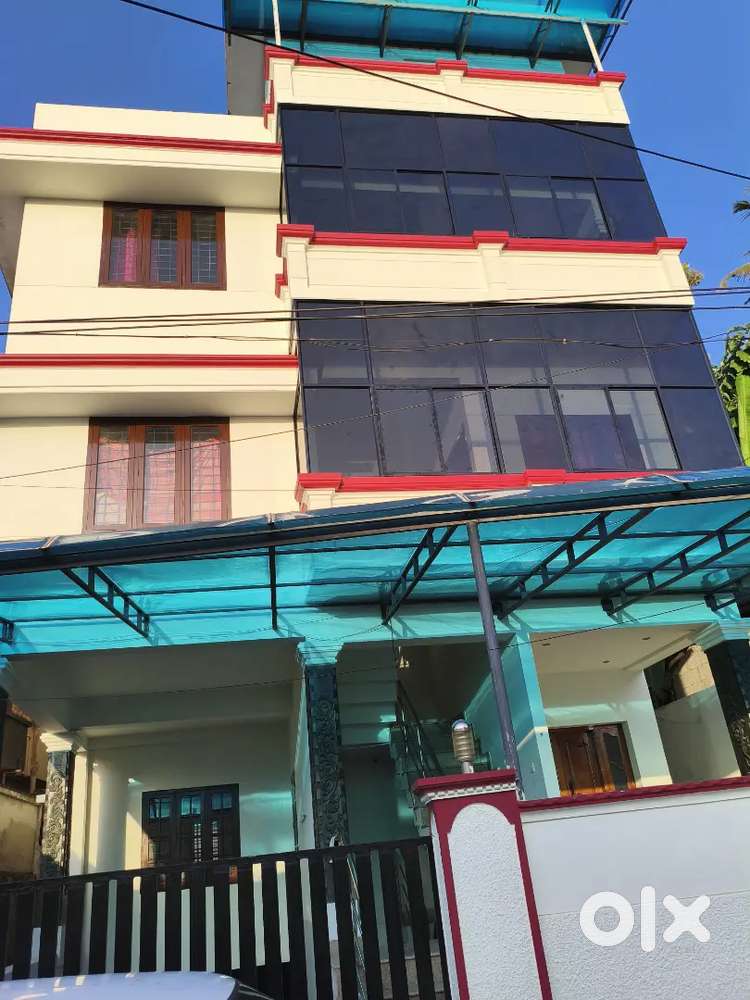 ലേഡീസ് ഹോസ്റ്റൽ  വാഡൻ