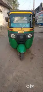Bajaj opatima moti