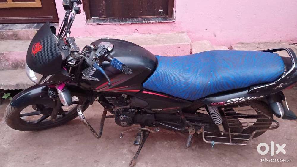 CB Shine बाइक में कोई भी प्रॉब्लम नहीं...