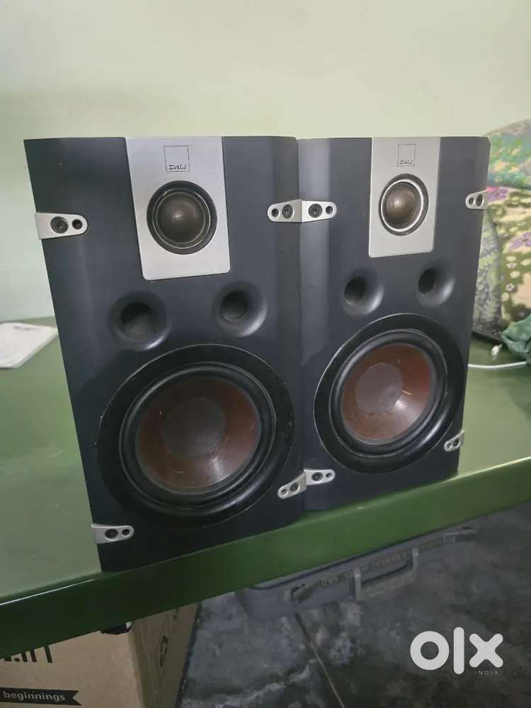 Dali lektor 2 bookshelf speakers