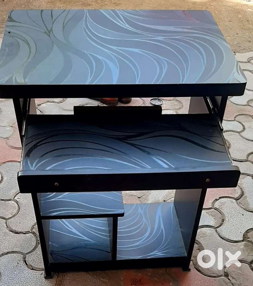 Computer table browen colour