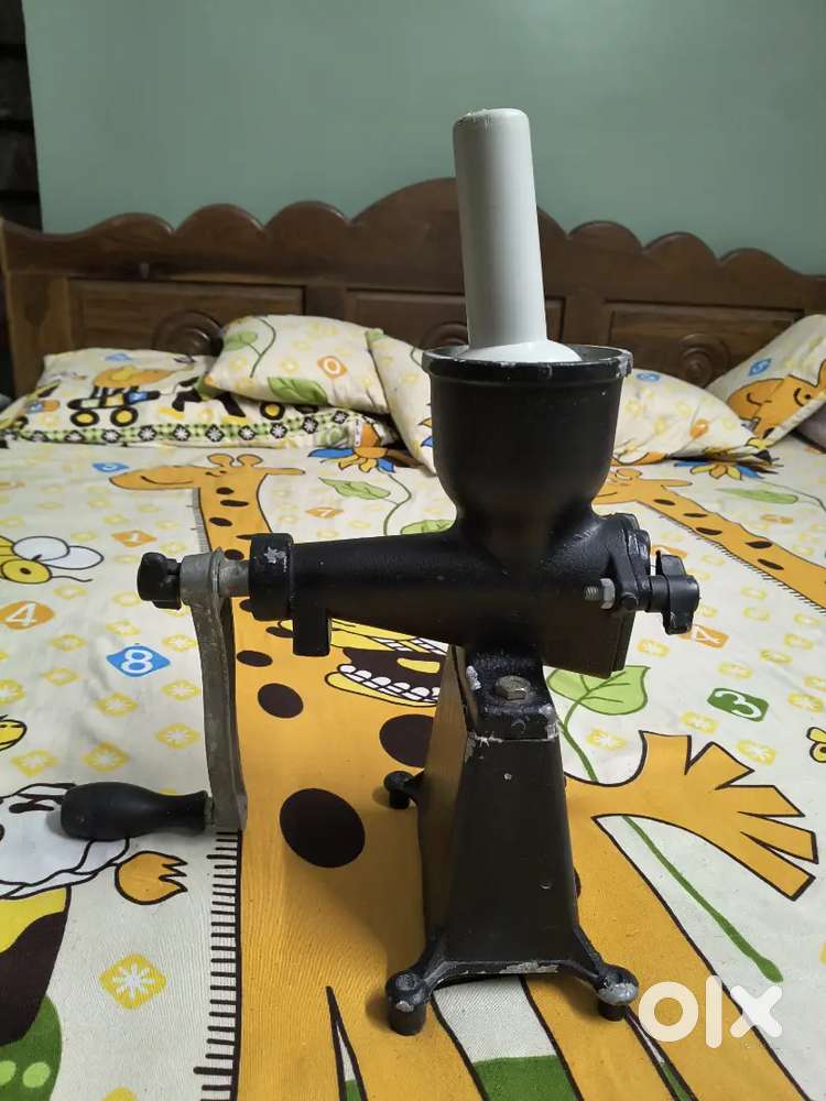 Hand juicer machine