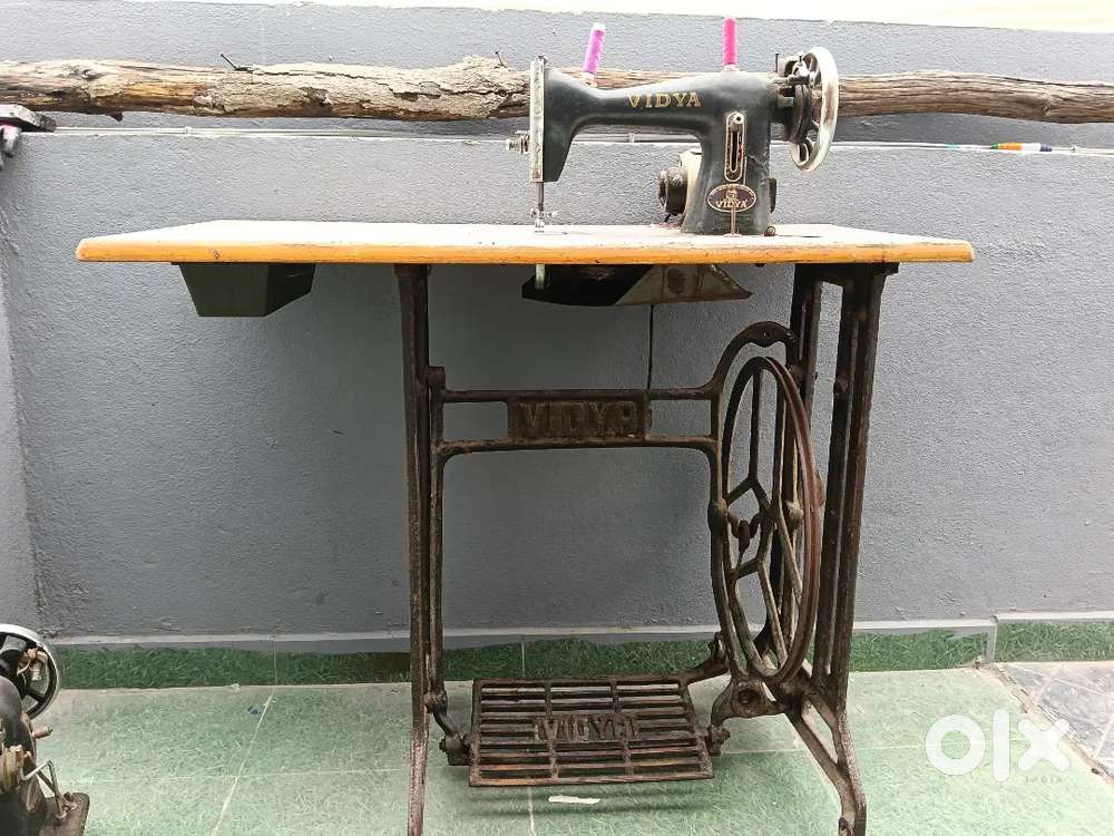 Sewing Machine at 10000