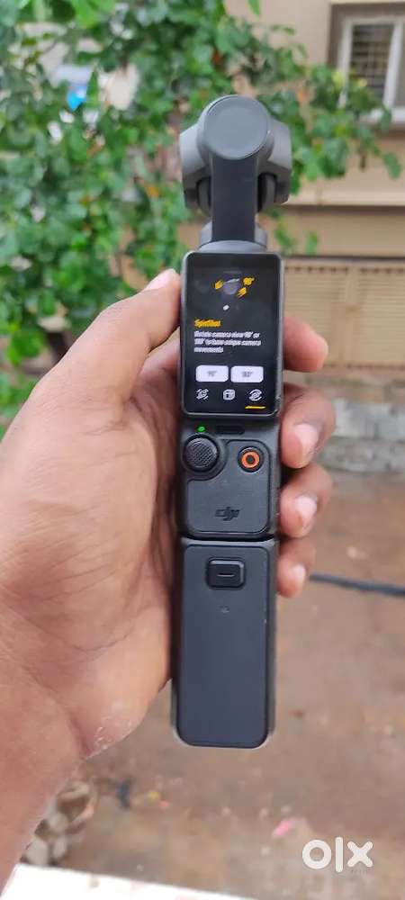 DJI Osmo Pocket 3 Creator Combo, Vlogging Camera